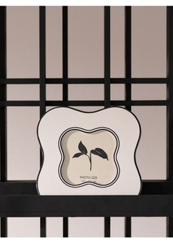 Sinsay - Ramka ozdobna w nietypowym kształcie - kremowy ze sklepu Sinsay w kategorii Ramki na zdjęcia - zdjęcie 187530165