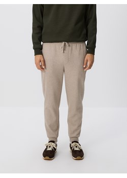 Reserved - Spodnie dresowe regular fit - beżowy ze sklepu Reserved w kategorii Spodnie męskie - zdjęcie 187535688