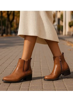 Karmelowe botki sztyblety na płaskim obcasie /K3-2 18508 W233/ ze sklepu Pantofelek24.pl w kategorii Botki - zdjęcie 187538086