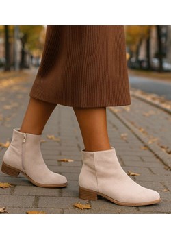 Beżowe botki damskie na płaskim obcasie /K3-1 18509 W232/ ze sklepu Pantofelek24.pl w kategorii Botki - zdjęcie 187538095
