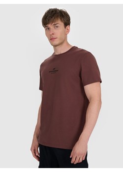 Męski t-shirt z nadrukiem 4F 4FWAW25TTSHM2961 - brązowy ze sklepu Sportstylestory.com w kategorii T-shirty męskie - zdjęcie 187538245