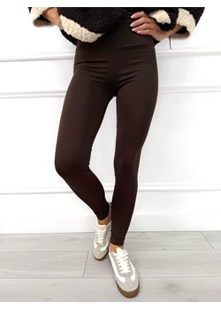 Czekoladowe Legginsy ze sklepu ModnaKiecka.pl w kategorii Spodnie damskie - zdjęcie 187538849