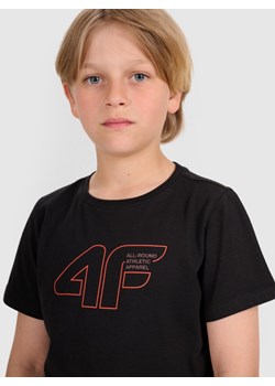 Chłopięcy t-shirt z nadrukiem 4F 4FJWAW25TTSHM2417 - czarny ze sklepu Sportstylestory.com w kategorii T-shirty chłopięce - zdjęcie 187539359