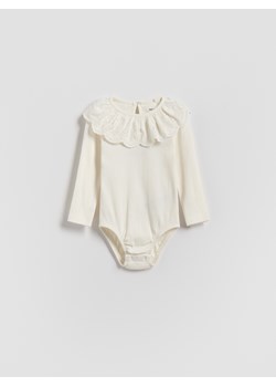 Reserved - Body z kołnierzykiem - złamana biel ze sklepu Reserved w kategorii Body niemowlęce - zdjęcie 187541605