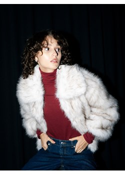 Reserved - Sztuczne futerko z kołnierzem - kremowy ze sklepu Reserved w kategorii Futra damskie - zdjęcie 187544038