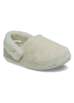 Crocs Kapcie &quot;Classic Cozzzy&quot; w kolorze kremowym ze sklepu Limango Polska w kategorii Kapcie dziecięce - zdjęcie 187547447