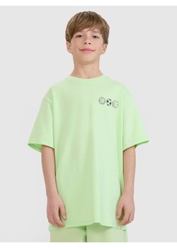 Chłopięcy t-shirt z nadrukiem 4F 4FJRSS25TTSHM2640 - zielony ze sklepu Sportstylestory.com w kategorii T-shirty chłopięce - zdjęcie 187549809