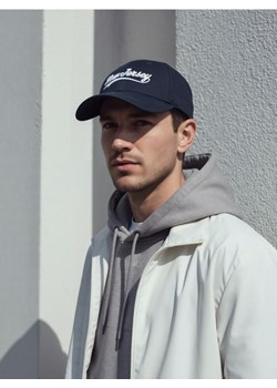 Sinsay - Czapka z daszkiem - granatowy ze sklepu Sinsay w kategorii Czapki z daszkiem męskie - zdjęcie 187555695