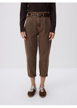 Reserved - Jeansy paperbag z paskiem - brązowy ze sklepu Reserved w kategorii Jeansy damskie - zdjęcie 187561268