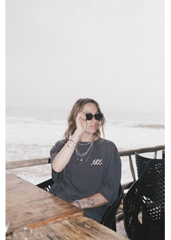 Todo Bien Amigo Tee - Stone Grey ze sklepu Surf Inc w kategorii Bluzki damskie - zdjęcie 187566507