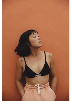 Track Joggers - Peach Fuzz ze sklepu Surf Inc w kategorii Spodnie damskie - zdjęcie 187566909