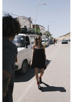 Bauble Muslin Dress - Space Black ze sklepu Surf Inc w kategorii Sukienki - zdjęcie 187567099