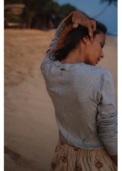 Stripe Lyocell Longsleeve - Stone Grey ze sklepu Surf Inc w kategorii Bluzki damskie - zdjęcie 187568739