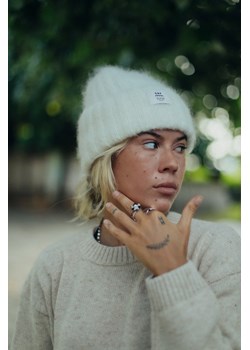 Olivia SRF Beanie - Vintage White ze sklepu Surf Inc w kategorii Czapki zimowe damskie - zdjęcie 187570765