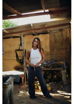 Front Hem Pants - Stone Grey ze sklepu Surf Inc w kategorii Spodnie damskie - zdjęcie 187571347