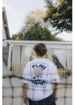 Play N'Pray Tee - Paper White ze sklepu Surf Inc w kategorii T-shirty męskie - zdjęcie 187571685
