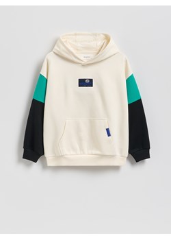 Reserved - Bawełniana bluza z kapturem - złamana biel ze sklepu Reserved w kategorii Bluzy chłopięce - zdjęcie 187576247