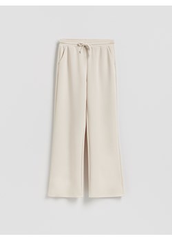 Reserved - Spodnie dresowe long leg - beżowy ze sklepu Reserved w kategorii Spodnie damskie - zdjęcie 187578818