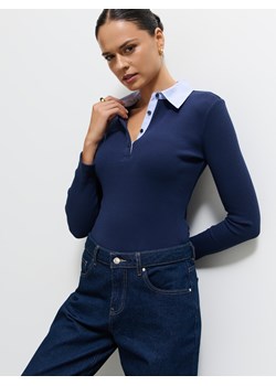 Mohito - Granatowy longsleeve z kołnierzykiem polo - granatowy ze sklepu Mohito w kategorii Bluzki damskie - zdjęcie 187579757