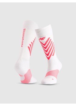 Damskie skarpety narciarskie 4F 4FRAW25UFSOF351 - białe ze sklepu Sportstylestory.com w kategorii Skarpetki damskie - zdjęcie 187580507