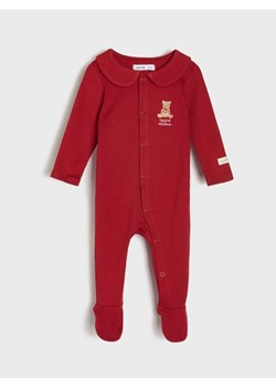 Sinsay - Pajacyk z kołnierzykiem i haftowanym misiem - bordowy ze sklepu Sinsay w kategorii Pajacyki - zdjęcie 187581069