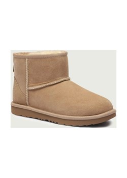 UGG Śniegowce CLASSIC MINI II | zamsz ze sklepu Gomez Fashion Store w kategorii Buty zimowe dziecięce - zdjęcie 187581257
