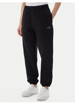 Calvin Klein Jeans Spodnie dresowe Foil Monologo LV047E826G Czarny Regular Fit ze sklepu MODIVO w kategorii Spodnie damskie - zdjęcie 187582146