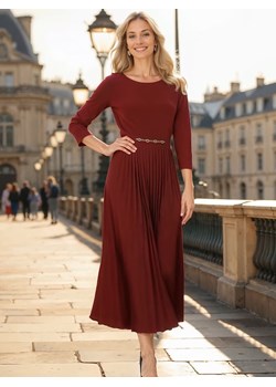 Bordowa sukienka z plisowanym dołemi ozdobą w pasie L'AF Celine ze sklepu Eye For Fashion w kategorii Sukienki - zdjęcie 187584128