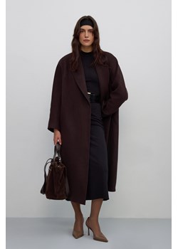 Estro: Ciemnobrązowy płaszcz kubełkowy z szerokimi klapami wiązany w pasie ze sklepu Estro w kategorii Płaszcze damskie - zdjęcie 187584336