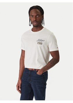 Tommy Hilfiger T-Shirt Modern Ath Graphic MW0MW41471 Écru Regular Fit ze sklepu MODIVO w kategorii T-shirty męskie - zdjęcie 187585345