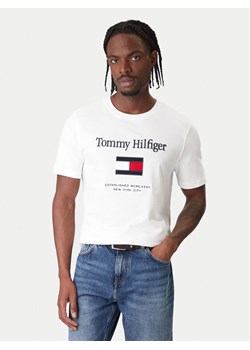 Tommy Hilfiger T-Shirt Embro Flag MW0MW42736 Biały Regular Fit ze sklepu MODIVO w kategorii T-shirty męskie - zdjęcie 187585347
