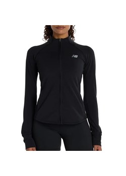 Bluza damska New Balance WJ53101BK - czarna ze sklepu streetstyle24.pl w kategorii Bluzy damskie - zdjęcie 187587415