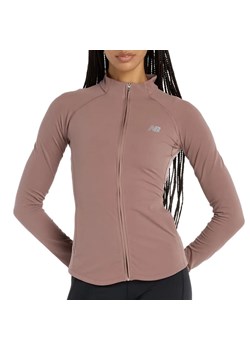 Bluza damska New Balance WJ53101EAS - różowy ze sklepu streetstyle24.pl w kategorii Bluzy damskie - zdjęcie 187587419