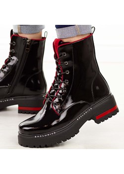 Czarne zimowe lakierowane botki damskie na traperze Filippo Dbt3108/25 ze sklepu suzana.pl w kategorii Workery damskie - zdjęcie 187589049