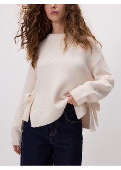 Reserved - Sweter z kokardkami - kremowy ze sklepu Reserved w kategorii Swetry damskie - zdjęcie 187589937