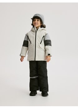 Reserved - Ocieplana kurtka z kapturem - jasnoszary ze sklepu Reserved w kategorii Kurtki chłopięce - zdjęcie 187590019