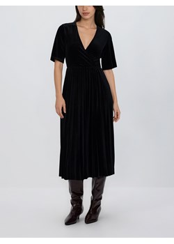 Reserved - Welurowa sukienka z plisowaniem - czarny ze sklepu Reserved w kategorii Sukienki - zdjęcie 187590287