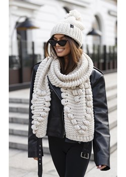 komplet 2- częściowy montana czapka + szalik z motywem serca polski producent j&k premium - beż ze sklepu STYLOWO w kategorii Komplety czapka i szalik damskie - zdjęcie 187595387