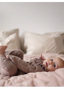 Reserved - Dzianinowy komplet z falbanką - jasnofioletowy ze sklepu Reserved w kategorii Komplety niemowlęce - zdjęcie 187595778