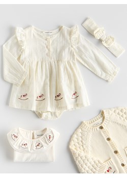 Reserved - Body z falbaną - złamana biel ze sklepu Reserved w kategorii Komplety niemowlęce - zdjęcie 187596089