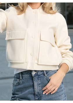 Sinsay - Rozpinana kurtka bez kaptura - kremowy ze sklepu Sinsay w kategorii Kurtki damskie - zdjęcie 187597365