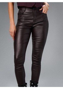 Sinsay - Spodnie z imitacji skóry - brązowy ze sklepu Sinsay w kategorii Spodnie damskie - zdjęcie 187597495