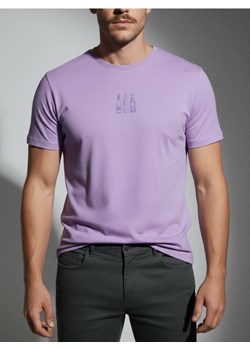Sinsay - Bawełniana koszulka z nadrukiem - fioletowy ze sklepu Sinsay w kategorii T-shirty męskie - zdjęcie 187597527