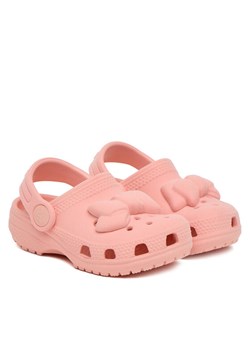 Crocs Klapki Toddler Classic Velvet Bow Clog 211887 Różowy ze sklepu MODIVO w kategorii Klapki dziecięce - zdjęcie 187598389