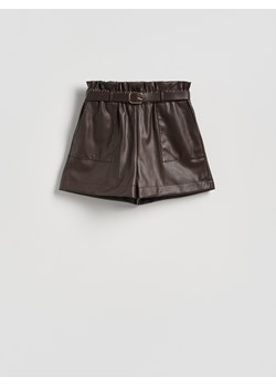 Reserved - Szorty z imitacji skóry z paskiem - ciemnobrązowy ze sklepu Reserved w kategorii Szorty - zdjęcie 187599837
