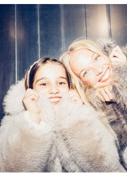 Reserved - Płaszcz ze sztucznego futerka - beżowy ze sklepu Reserved w kategorii Płaszcze dziewczęce - zdjęcie 187602915