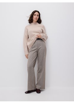 Reserved - Spodnie z paskiem - brązowy ze sklepu Reserved w kategorii Spodnie damskie - zdjęcie 187603025