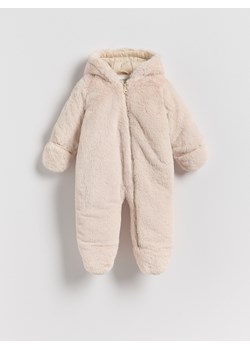Reserved - Puszysty kombinezon z kapturem - beżowy ze sklepu Reserved w kategorii Kombinezony i kurtki - zdjęcie 187603107
