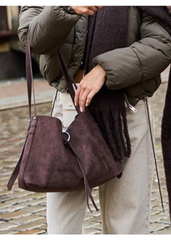 Sinsay - Torba na ramię z imitacji zamszu - brązowy ze sklepu Sinsay w kategorii Listonoszki - zdjęcie 187604847