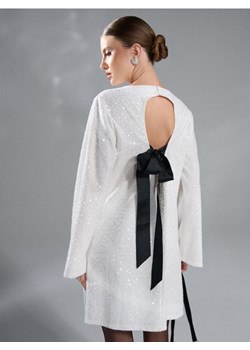 Sinsay - Sukienka mini z cekinami - kremowy ze sklepu Sinsay w kategorii Sukienki - zdjęcie 187610115